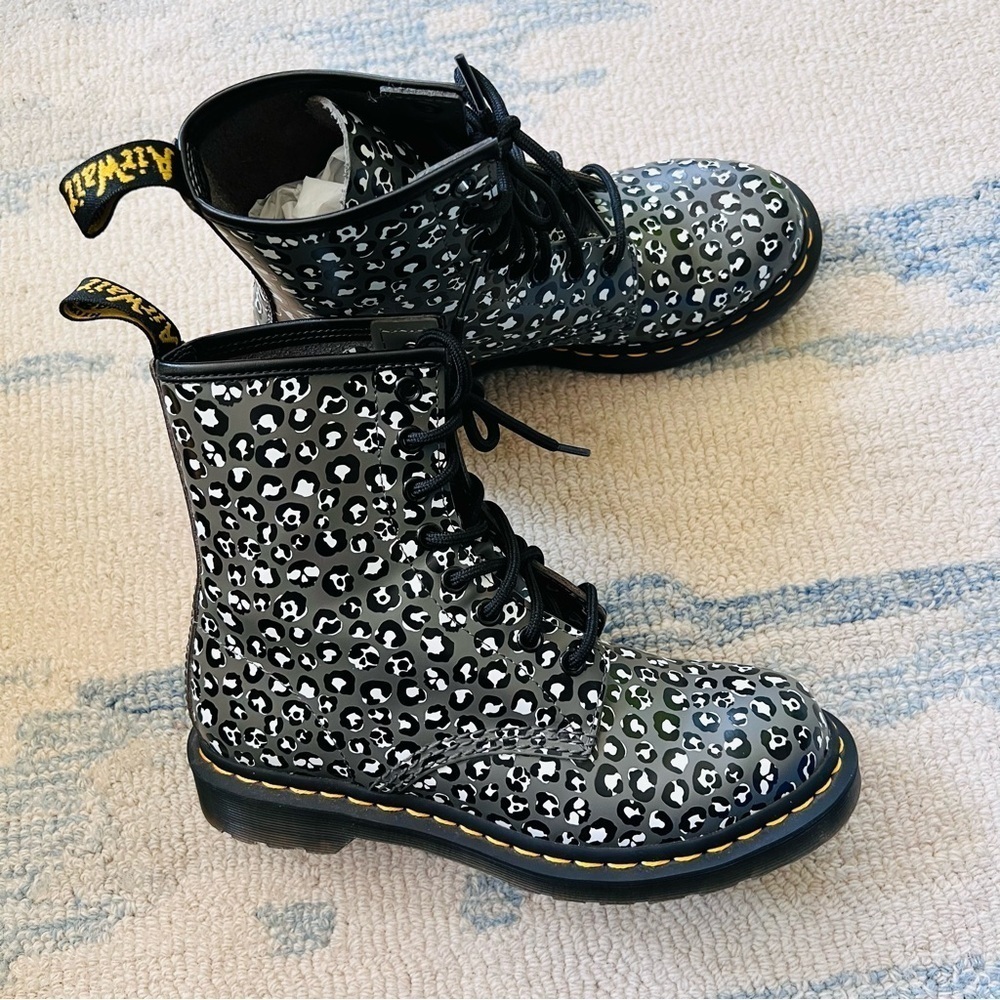 Dr. Martens 1460 RARE Hidden Skull Leopard Gun Metal GRAY 27652029 SIZE 7 - Picture 4 of 10